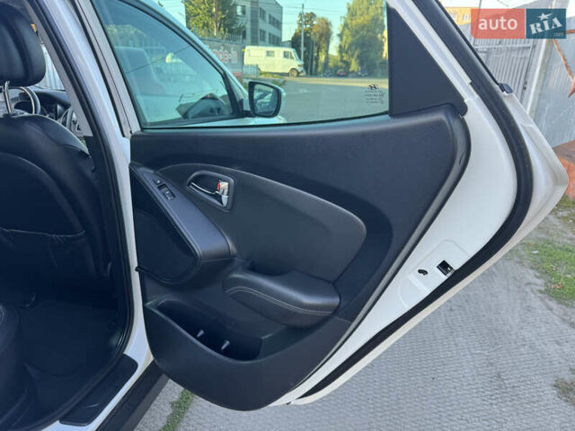 Хендай их35 2011 в Ровно на Automoto.ua Белый Хендай их35, объемом двигателя 2 л и пробегом 185 тыс. км за 13499 $, фото 34 на Automoto.ua