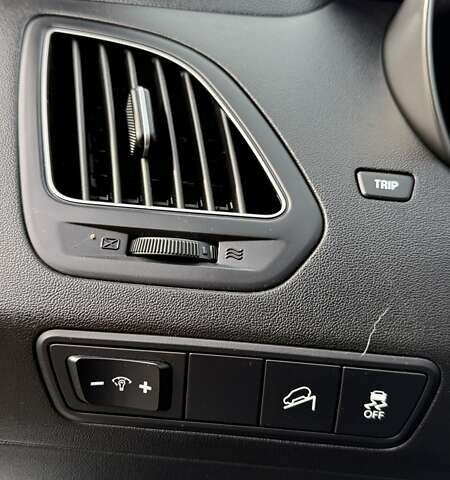 Белый Хендай их35, объемом двигателя 2 л и пробегом 235 тыс. км за 10999 $, фото 33 на Automoto.ua