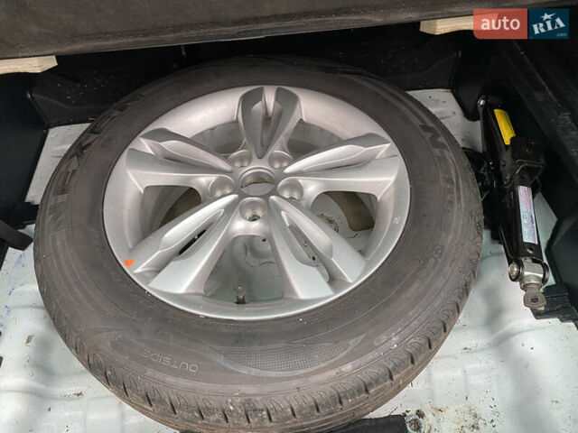 Белый Хендай их35, объемом двигателя 1.7 л и пробегом 258 тыс. км за 10900 $, фото 22 на Automoto.ua