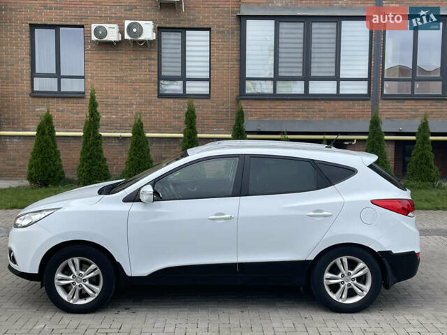 Белый Хендай их35, объемом двигателя 2 л и пробегом 193 тыс. км за 10550 $, фото 17 на Automoto.ua