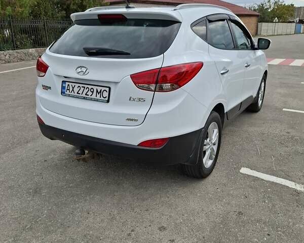 Белый Хендай их35, объемом двигателя 2 л и пробегом 184 тыс. км за 12400 $, фото 4 на Automoto.ua