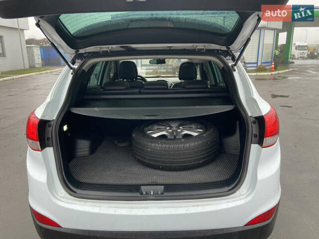 Білий Хендай іх35, об'ємом двигуна 2 л та пробігом 182 тис. км за 11999 $, фото 10 на Automoto.ua