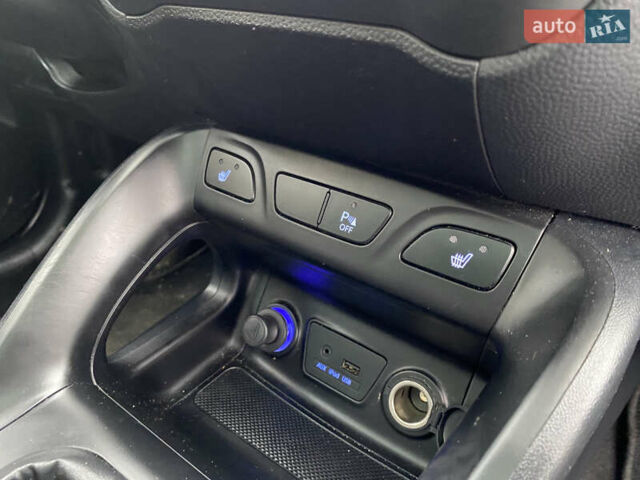 Белый Хендай их35, объемом двигателя 1.7 л и пробегом 258 тыс. км за 10900 $, фото 13 на Automoto.ua