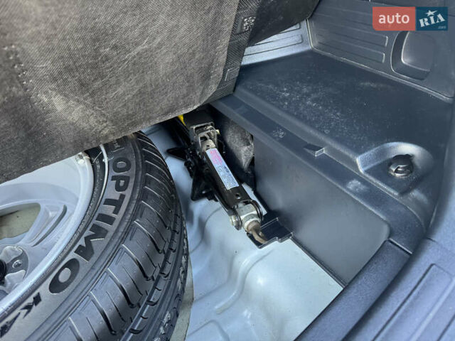 Хендай их35 2011 в Ровно на Automoto.ua Белый Хендай их35, объемом двигателя 2 л и пробегом 185 тыс. км за 13499 $, фото 35 на Automoto.ua