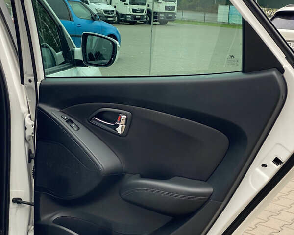 Хендай их35 2011 в Киеве на Automoto.ua Белый Хендай их35, объемом двигателя 2 л и пробегом 145 тыс. км за 11500 $, фото 27 на Automoto.ua