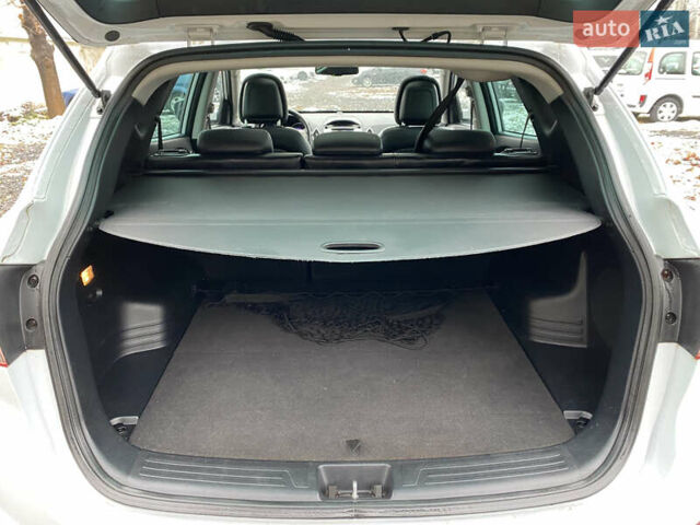 Белый Хендай их35, объемом двигателя 1.7 л и пробегом 258 тыс. км за 10900 $, фото 20 на Automoto.ua