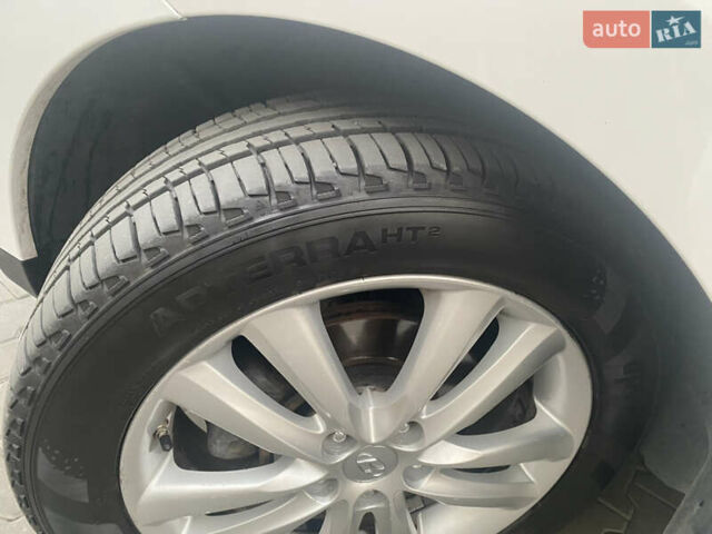 Белый Хендай их35, объемом двигателя 1.7 л и пробегом 255 тыс. км за 12200 $, фото 13 на Automoto.ua