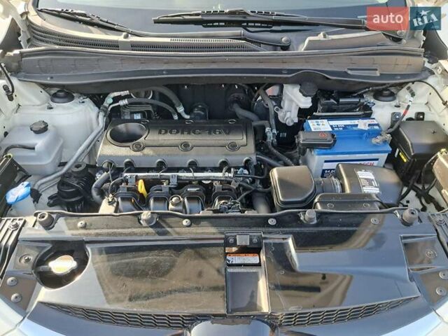 Білий Хендай іх35, об'ємом двигуна 2 л та пробігом 119 тис. км за 12600 $, фото 15 на Automoto.ua