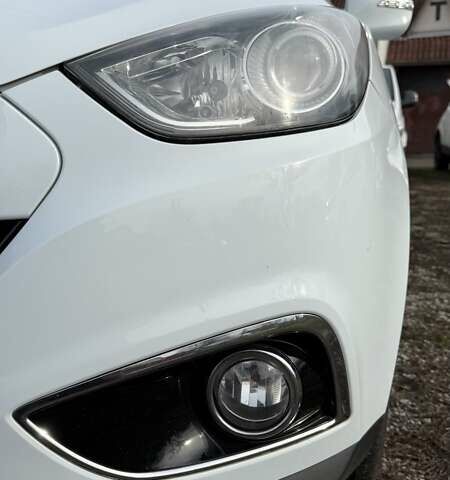 Белый Хендай их35, объемом двигателя 2 л и пробегом 235 тыс. км за 10999 $, фото 11 на Automoto.ua