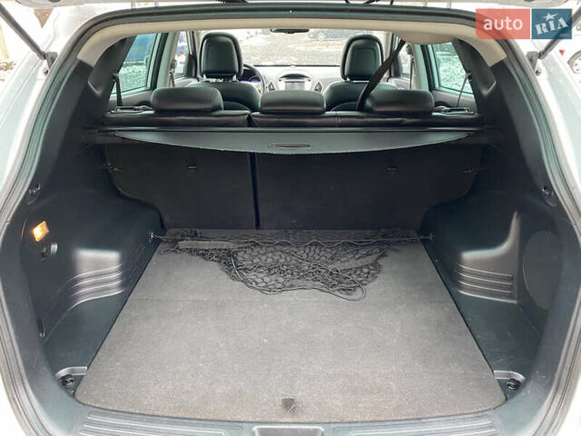 Белый Хендай их35, объемом двигателя 1.7 л и пробегом 258 тыс. км за 10900 $, фото 21 на Automoto.ua