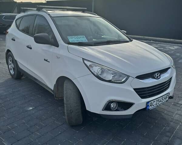 Белый Хендай их35, объемом двигателя 1.7 л и пробегом 215 тыс. км за 11300 $, фото 13 на Automoto.ua