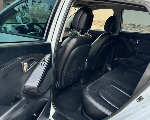 Хендай их35 2011 в Овидиополе на Automoto.ua Белый Хендай их35, объемом двигателя 2 л и пробегом 132 тыс. км за 12000 $, фото 4 на Automoto.ua