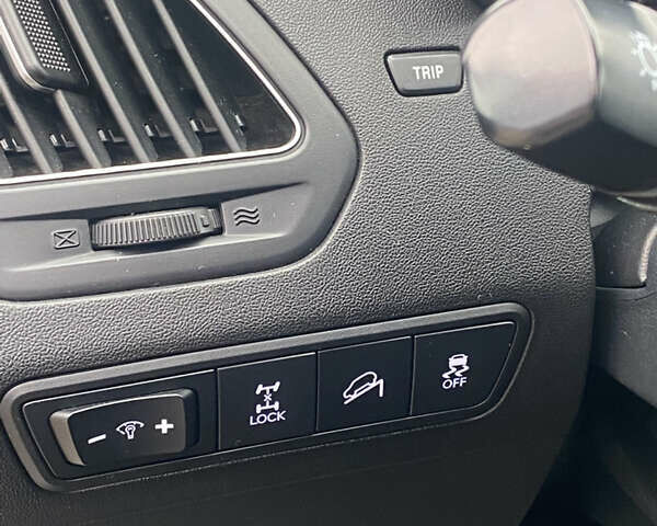 Белый Хендай их35, объемом двигателя 2 л и пробегом 145 тыс. км за 11500 $, фото 14 на Automoto.ua