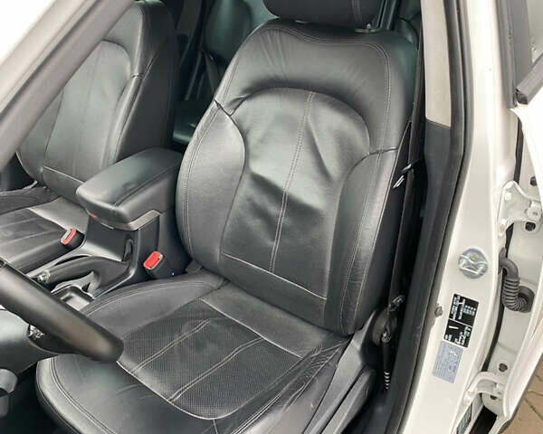Хендай их35 2011 в Киеве на Automoto.ua Белый Хендай их35, объемом двигателя 2 л и пробегом 145 тыс. км за 11500 $, фото 19 на Automoto.ua
