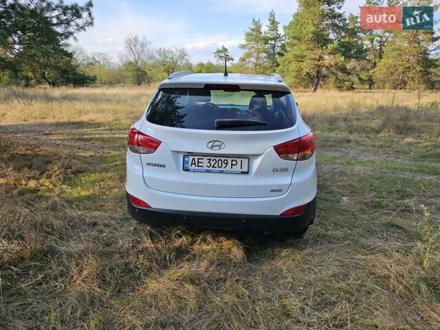 Белый Хендай их35, объемом двигателя 2 л и пробегом 180 тыс. км за 12500 $, фото 9 на Automoto.ua