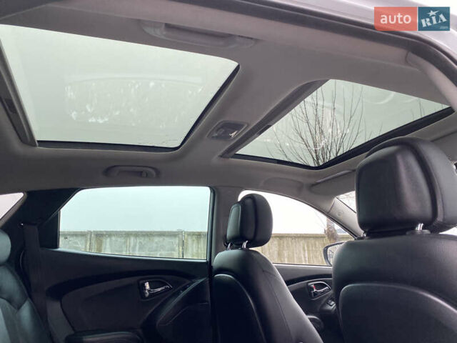 Белый Хендай их35, объемом двигателя 1.7 л и пробегом 258 тыс. км за 10900 $, фото 19 на Automoto.ua