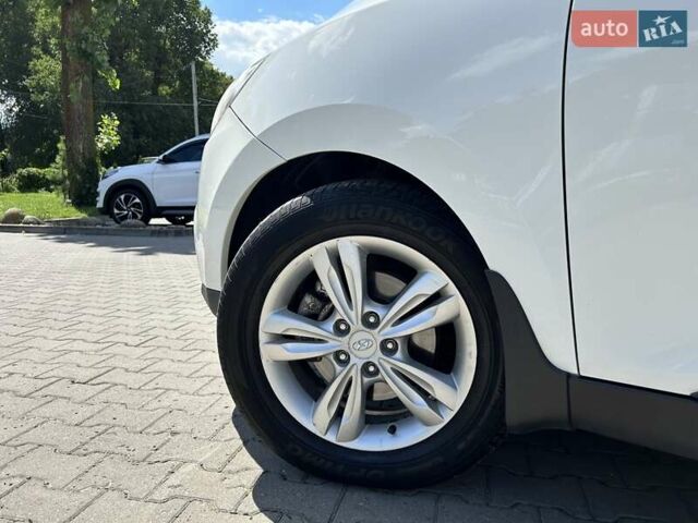 Білий Хендай іх35, об'ємом двигуна 2 л та пробігом 150 тис. км за 13200 $, фото 15 на Automoto.ua