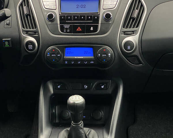 Белый Хендай их35, объемом двигателя 2 л и пробегом 145 тыс. км за 11500 $, фото 21 на Automoto.ua