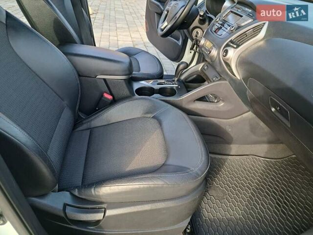 Білий Хендай іх35, об'ємом двигуна 2 л та пробігом 119 тис. км за 12600 $, фото 47 на Automoto.ua