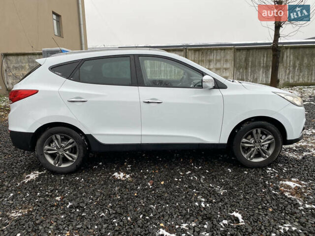 Белый Хендай их35, объемом двигателя 1.7 л и пробегом 258 тыс. км за 10900 $, фото 5 на Automoto.ua