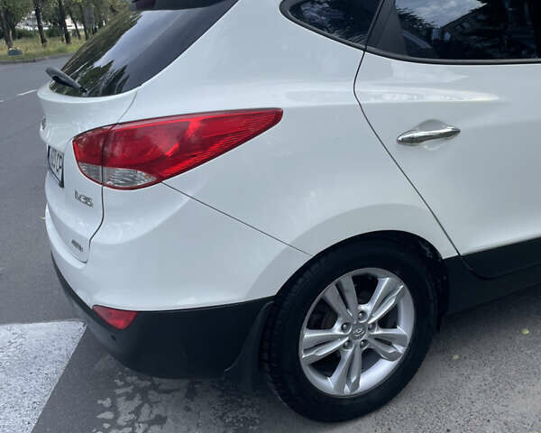 Белый Хендай их35, объемом двигателя 2 л и пробегом 101 тыс. км за 12900 $, фото 18 на Automoto.ua