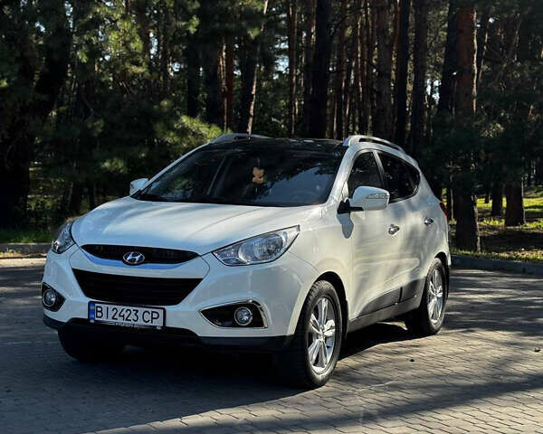 Белый Хендай их35, объемом двигателя 2 л и пробегом 101 тыс. км за 12900 $, фото 1 на Automoto.ua