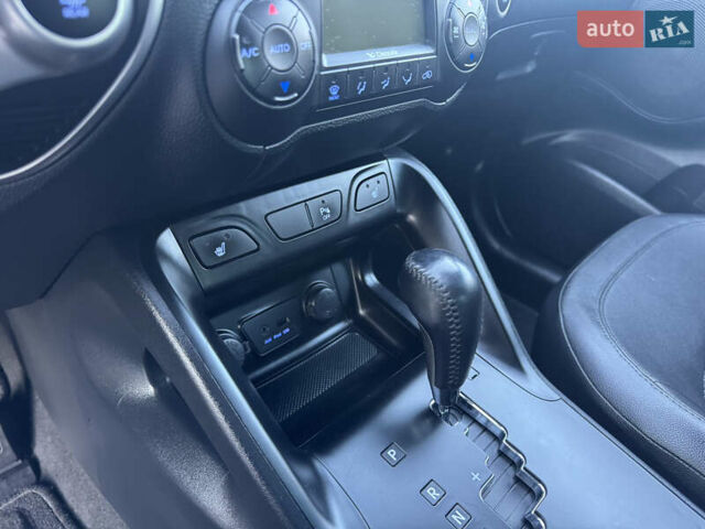 Хендай их35 2011 в Ровно на Automoto.ua Белый Хендай их35, объемом двигателя 2 л и пробегом 185 тыс. км за 13499 $, фото 22 на Automoto.ua