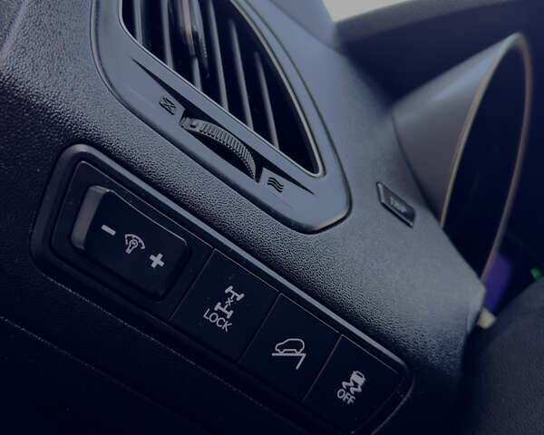 Хендай их35 2011 в Межгорье на Automoto.ua Белый Хендай их35, объемом двигателя 2 л и пробегом 235 тыс. км за 11100 $, фото 52 на Automoto.ua