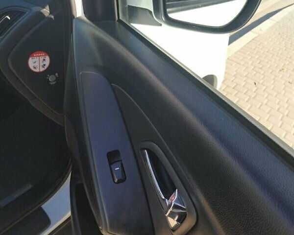 Білий Хендай іх35, об'ємом двигуна 2 л та пробігом 196 тис. км за 12000 $, фото 7 на Automoto.ua