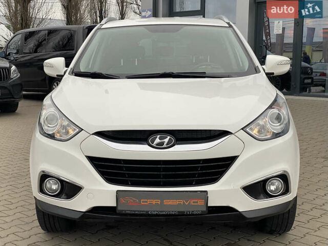 Белый Хендай их35, объемом двигателя 2 л и пробегом 145 тыс. км за 11500 $, фото 2 на Automoto.ua