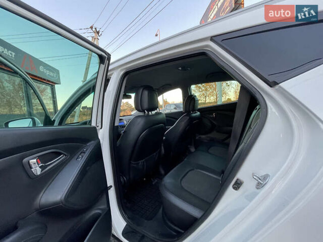 Белый Хендай их35, объемом двигателя 2 л и пробегом 179 тыс. км за 9300 $, фото 9 на Automoto.ua