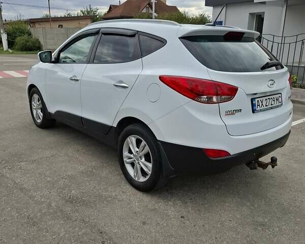 Белый Хендай их35, объемом двигателя 2 л и пробегом 184 тыс. км за 12400 $, фото 7 на Automoto.ua