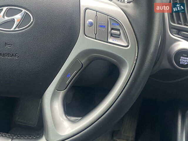 Белый Хендай их35, объемом двигателя 2 л и пробегом 145 тыс. км за 11500 $, фото 23 на Automoto.ua