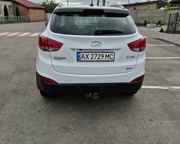 Белый Хендай их35, объемом двигателя 2 л и пробегом 184 тыс. км за 12400 $, фото 6 на Automoto.ua