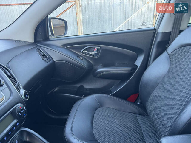 Хендай их35 2011 в Ровно на Automoto.ua Белый Хендай их35, объемом двигателя 2 л и пробегом 185 тыс. км за 13499 $, фото 25 на Automoto.ua