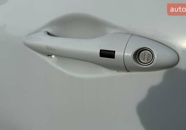 Белый Хендай их35, объемом двигателя 2 л и пробегом 235 тыс. км за 10999 $, фото 7 на Automoto.ua