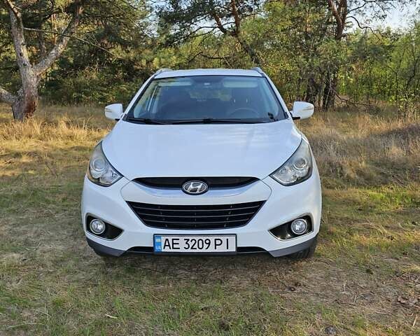 Белый Хендай их35, объемом двигателя 2 л и пробегом 180 тыс. км за 12500 $, фото 18 на Automoto.ua