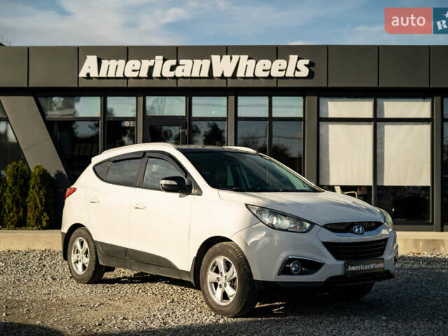 Белый Хендай их35, объемом двигателя 2 л и пробегом 300 тыс. км за 12900 $, фото 2 на Automoto.ua