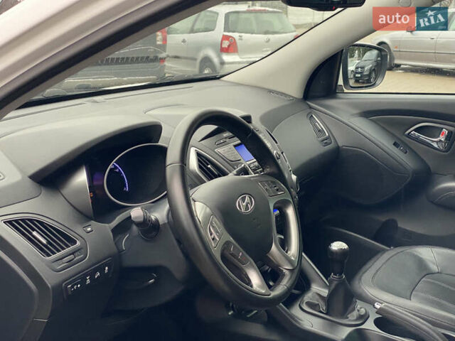 Хендай их35 2011 в Киеве на Automoto.ua Белый Хендай их35, объемом двигателя 2 л и пробегом 145 тыс. км за 11500 $, фото 9 на Automoto.ua