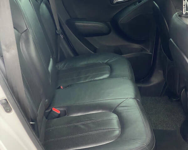 Белый Хендай их35, объемом двигателя 2 л и пробегом 145 тыс. км за 11500 $, фото 29 на Automoto.ua