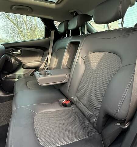 Белый Хендай их35, объемом двигателя 2 л и пробегом 235 тыс. км за 10999 $, фото 37 на Automoto.ua