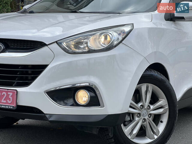 Белый Хендай их35, объемом двигателя 2 л и пробегом 172 тыс. км за 14900 $, фото 27 на Automoto.ua