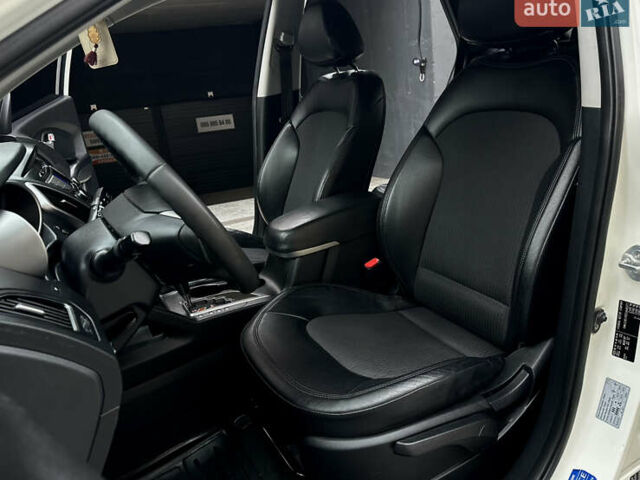 Белый Хендай их35, объемом двигателя 2 л и пробегом 178 тыс. км за 11900 $, фото 27 на Automoto.ua