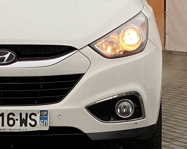 Белый Хендай их35, объемом двигателя 1.7 л и пробегом 204 тыс. км за 11500 $, фото 8 на Automoto.ua