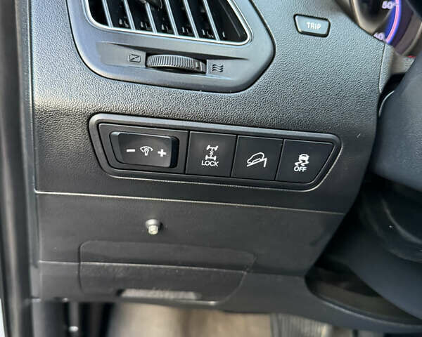 Белый Хендай их35, объемом двигателя 2 л и пробегом 204 тыс. км за 13950 $, фото 34 на Automoto.ua