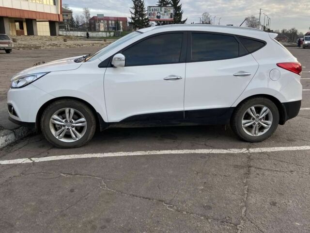 Белый Хендай их35, объемом двигателя 2 л и пробегом 144 тыс. км за 14100 $, фото 1 на Automoto.ua