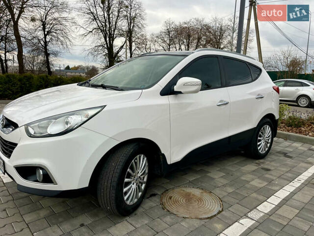 Белый Хендай их35, объемом двигателя 2 л и пробегом 168 тыс. км за 11800 $, фото 9 на Automoto.ua