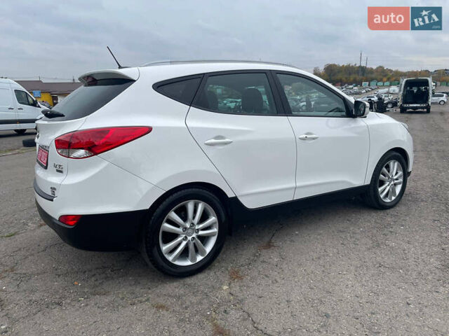 Белый Хендай их35, объемом двигателя 2 л и пробегом 240 тыс. км за 13400 $, фото 4 на Automoto.ua