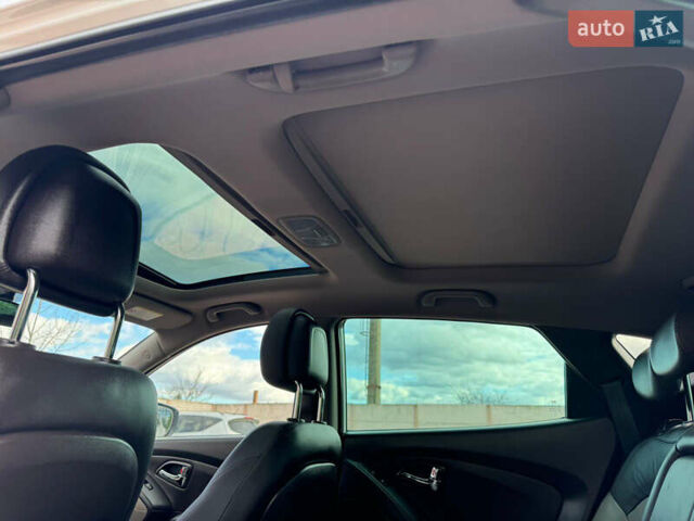 Білий Хендай іх35, об'ємом двигуна 2 л та пробігом 169 тис. км за 13800 $, фото 18 на Automoto.ua