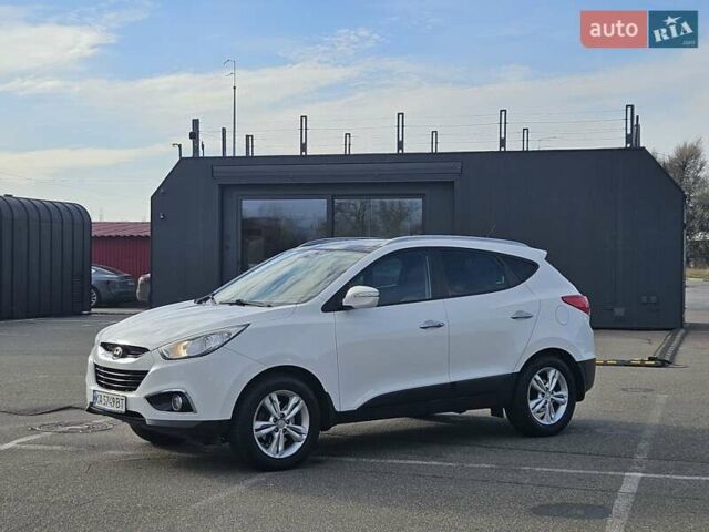 Белый Хендай их35, объемом двигателя 2 л и пробегом 137 тыс. км за 12600 $, фото 34 на Automoto.ua